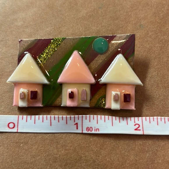 Vintage pins. By Lucinda.  Christmas theme - Picture 4 of 4